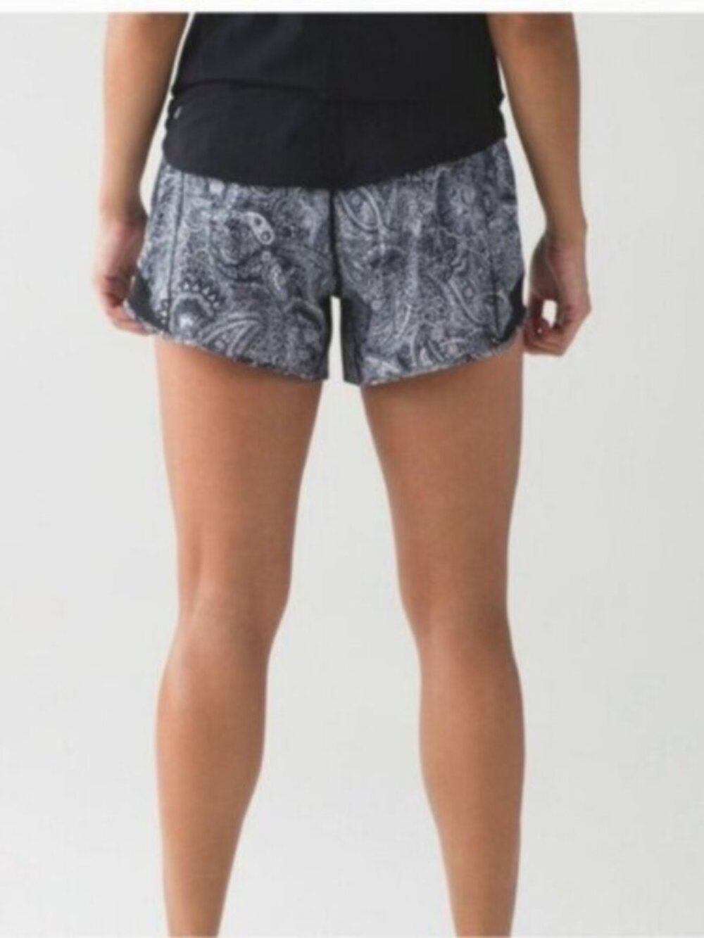 Lululemon Black White Paisley Hotty Hot Short (Long) SZ 10 - Picture 7 of 10